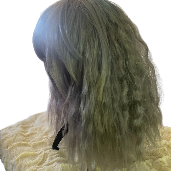 Synthetic modern gray wig with bangs approximately 11” long, wavy curl - Picture 4 of 10